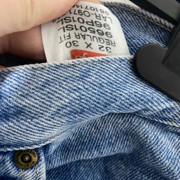 Wrangler Medium Wash Denim Jeans - Picture 4 of 5